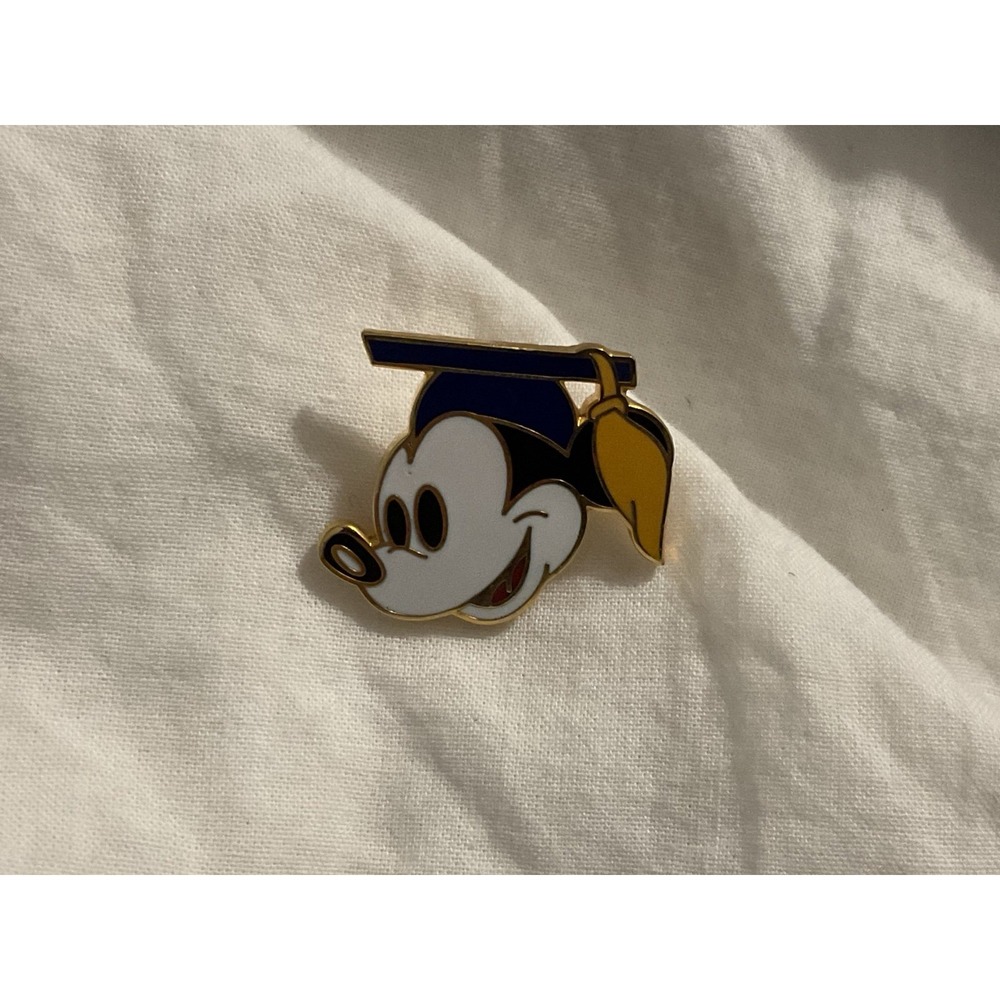 Walt Disney Institute graduate Mickey Mouse head authentic trading‎ pin 2008